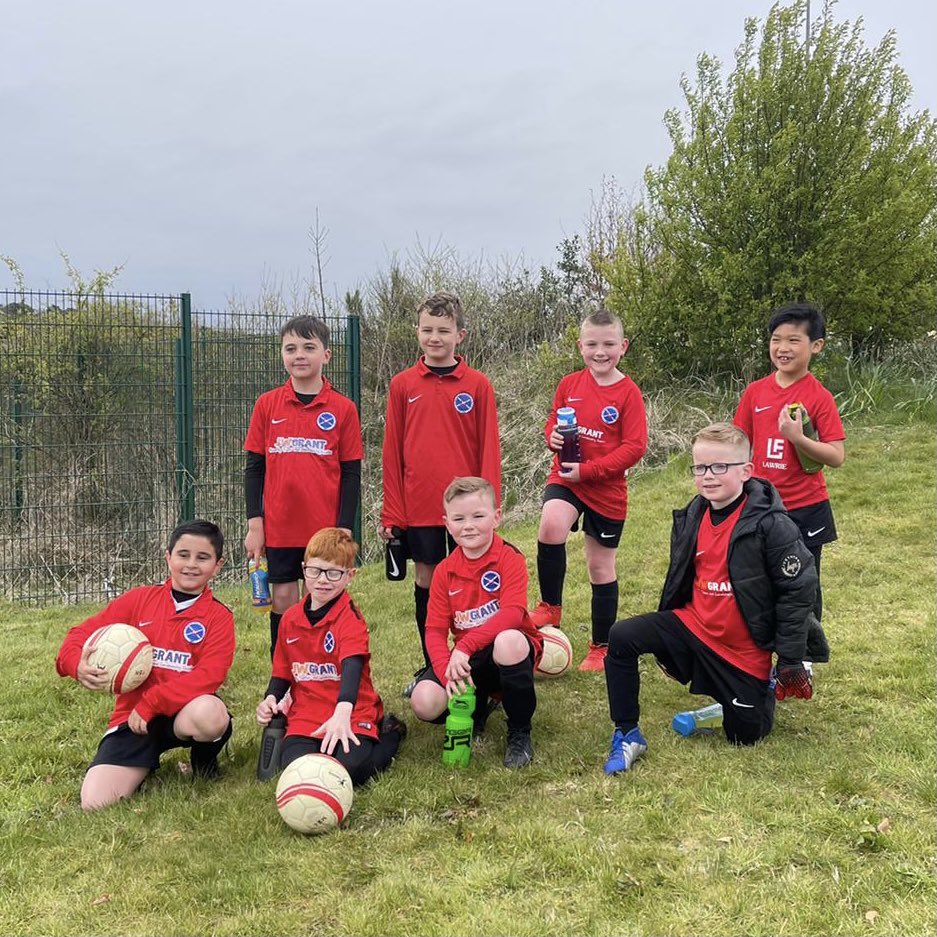 Glenvale2012's tweet image. Football is back ⚽️

Smiles all round after a very positive morning for our two 2012s teams earlier today, their first @PJDistrictYFL 7-a-side fixtures. 

Well done kids!! 

🔴⚫️🔴⚫️

BM