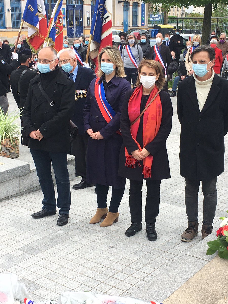 RES_2020's tweet photo. Ce matin, Magalie Thibault, Fatiha Keloua-Hachi,Franck Delalande et Philippe Pautre conseillers municipaux du groupe Rosny Ecologique et Solidaire présents à la cérémonie du 8 mai 1945.
Se souvenir et ne jamais oublier. #DevoirDeMémoire #8mai1945 https://t.co/RIS0wywlPW