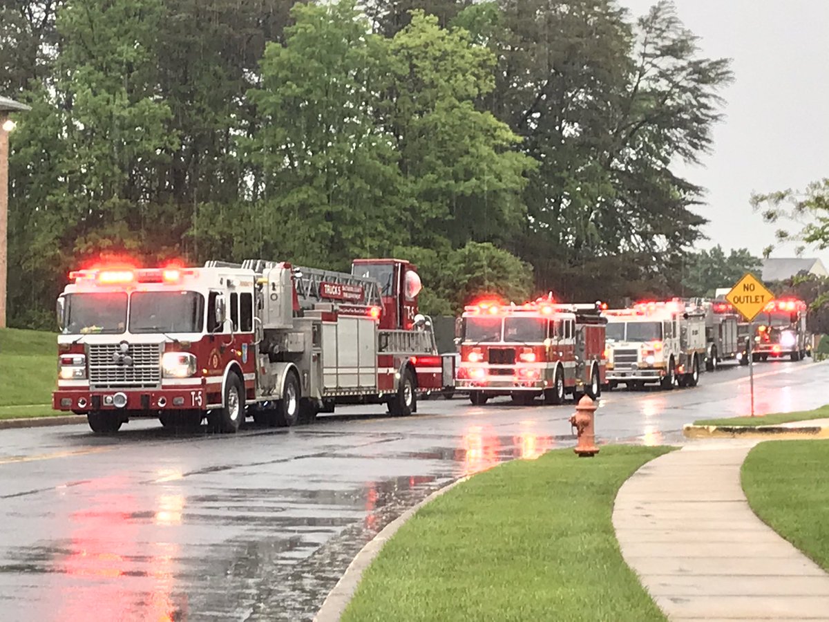 amylunews's tweet photo. #BREAKING: Multiple firefighters and police crews at the Security Park Apartments in Woodlawn for reported deadly fire. We are waiting to hear from @BaltCoPolice @wbaltv11 https://t.co/8ez5euULqj