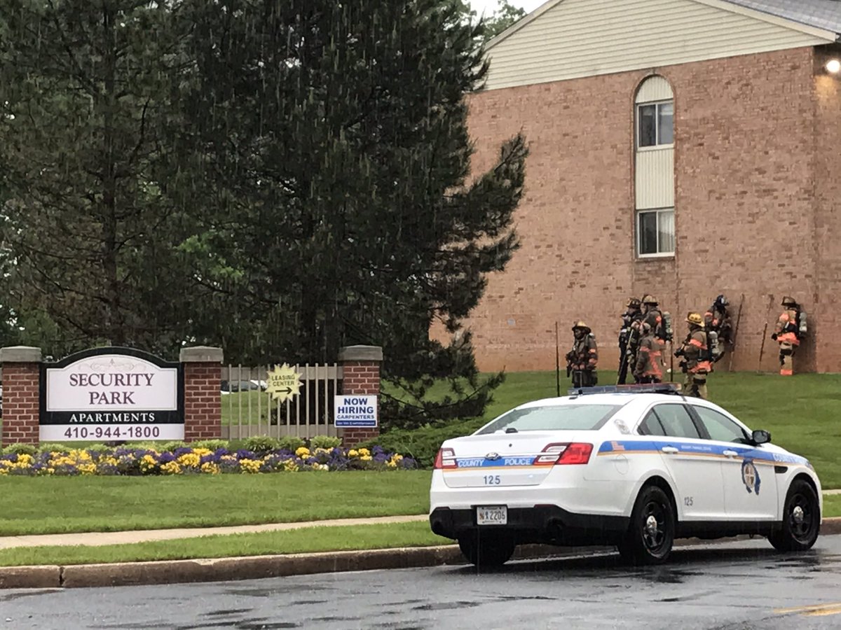 amylunews's tweet photo. #BREAKING: Multiple firefighters and police crews at the Security Park Apartments in Woodlawn for reported deadly fire. We are waiting to hear from @BaltCoPolice @wbaltv11 https://t.co/8ez5euULqj