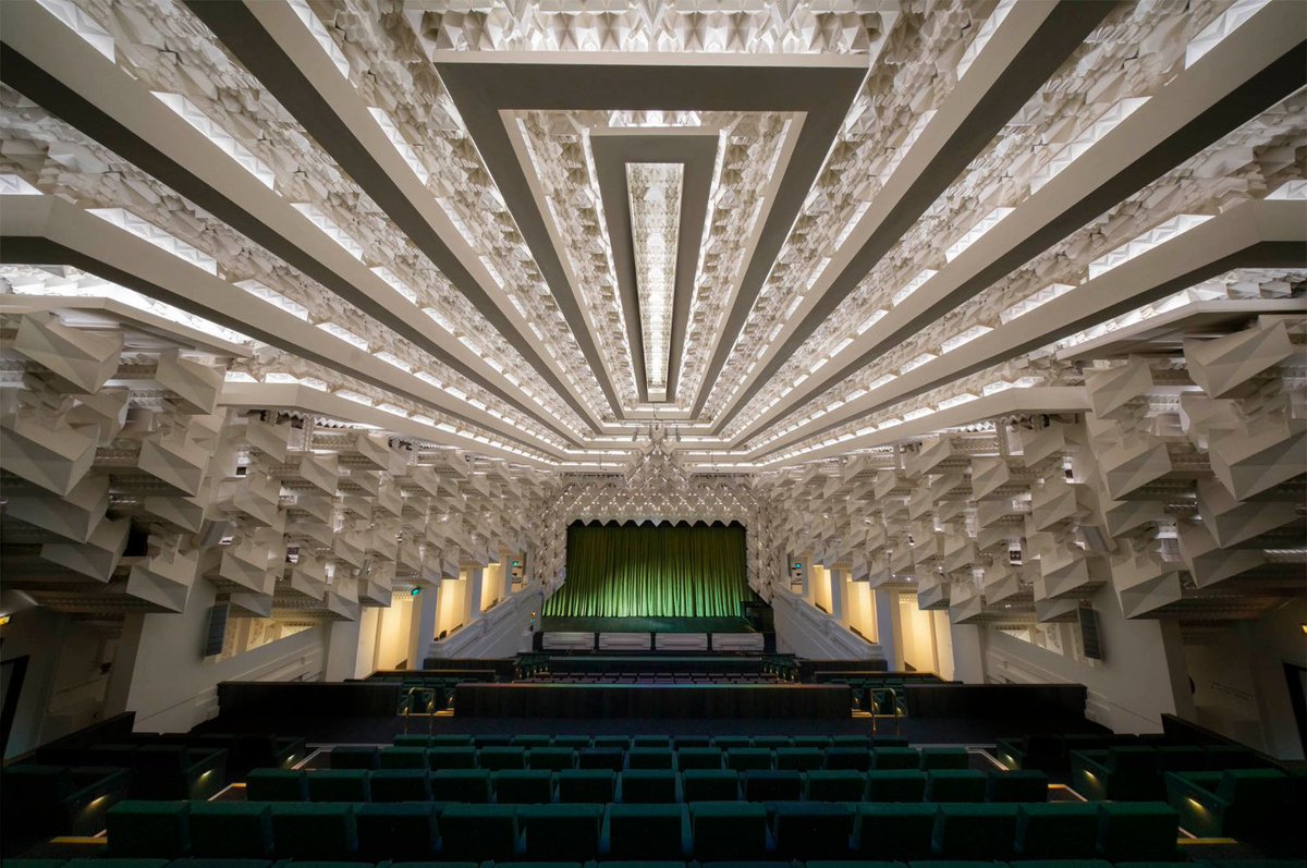 🙌The Capitol theatre in Melbourne is one of those Art Deco interiors that stops you in your tracks! What do you think?

See more of Melbourne’s Deco treasures with us NEXT WEDNESDAY! Check out artdeco.org/modernism-in-m… to join us for this delightful online event.