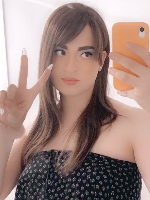 2 pic. ❤️ this if you think I’m cute. Ignore if you’d push me into oncoming traffic ☺️ https://t.co/