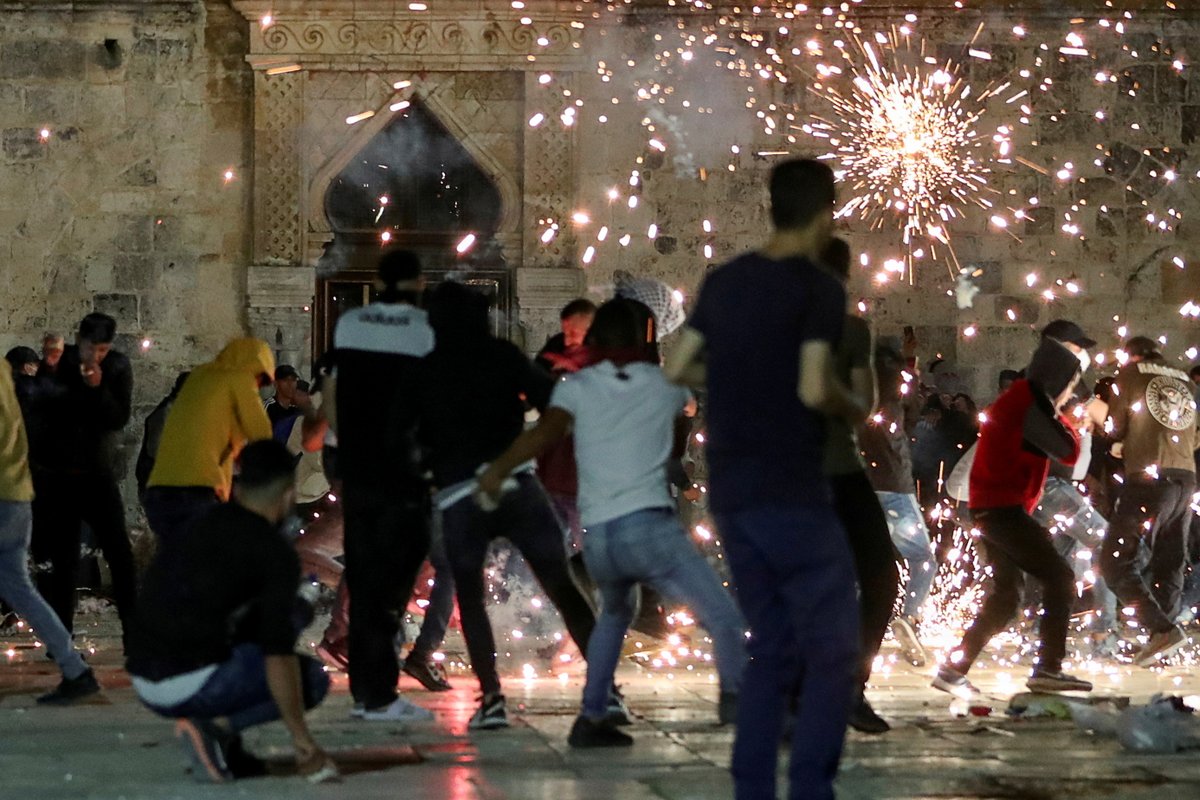 200+ Palestinians were wounded on Friday night when Israeli police fired rubber bullets at the Al-Aqsa mosque in occupied East Jerusalem. At least 1 lost an eye."They are throwing bombs at the Muslim worshippers."Palestinians are protesting planned evictions of 30+ families.