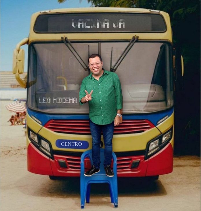 leomicena's tweet photo. Também entrei na brincadeira, mas para falar de coisa séria. Vamos todos juntos fazer o ‘V’ de Vacina Já. É o que mais importa para o Brasil, a Paraíba e Bayeux neste momento. Se cuidem e não deixem de usar máscara! https://t.co/FIpVFdcwPB