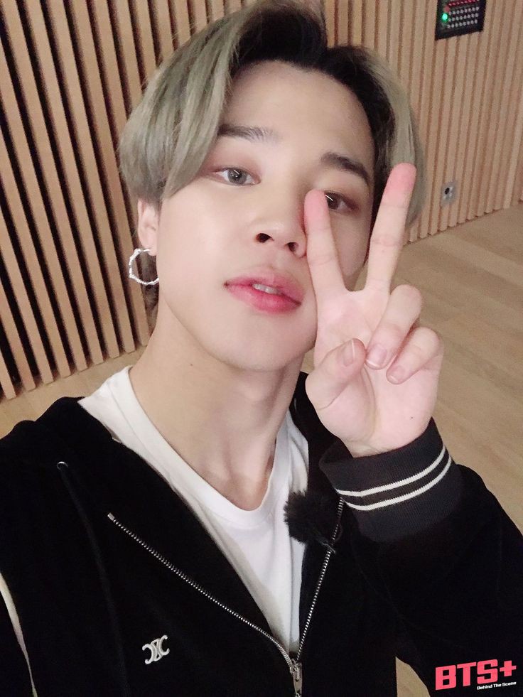 Jimin& #39;s peace sign selcas - a thread: