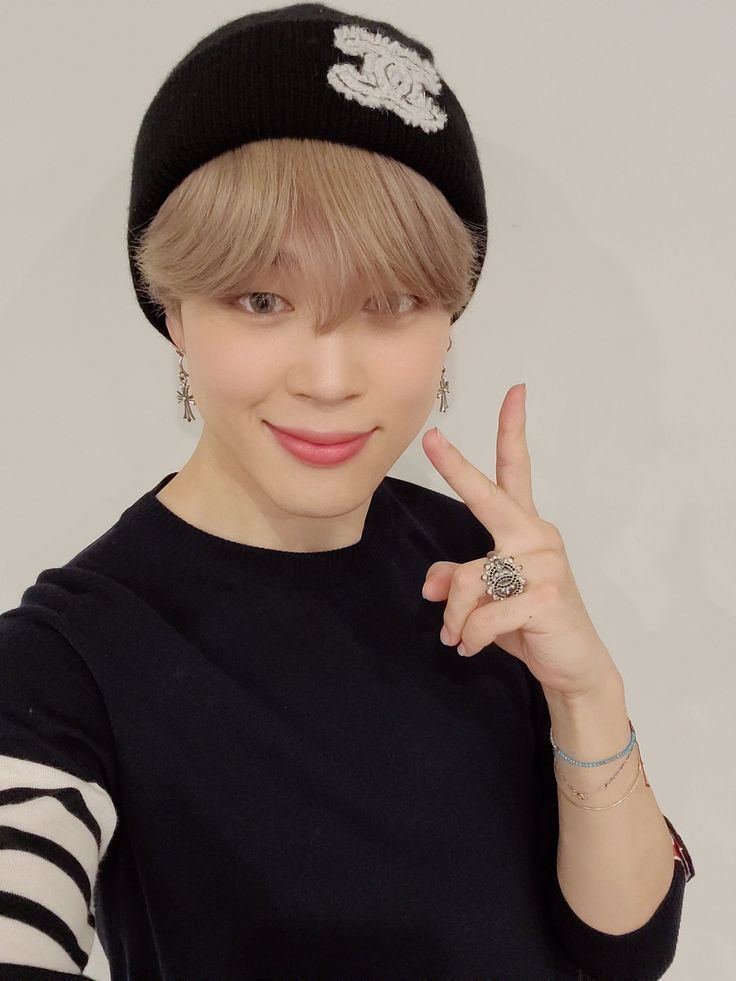 Jimin& #39;s peace sign selcas - a thread: