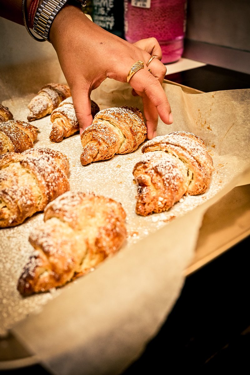 kittybites9's tweet image. Whoops! 😬
👇🏻
It's just a short glimpse of my perfectly done homemade " Cheese Croissant " 🥐It's just superb. Video coming soon to YouTube #StayTuned  🤪
Thanks for watching and supporting my channel. @MrsAlluring
#frenchdelicacy #sweetsnack  #croissant #creamcheesecroissant