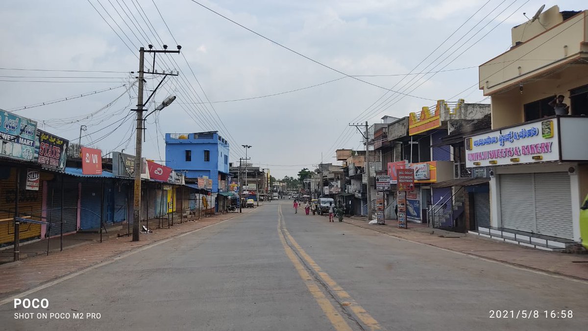 belagavi_news's tweet image. Lockdown Scenes from Hukkeri Taluk. A Seperate 10 Days Vigilante Lockdown was observed by Talukdars where essentials services were permitted to open from 6AM-10AM. 
Stay at Home, Don't Panic. 

#karnatakalockdown