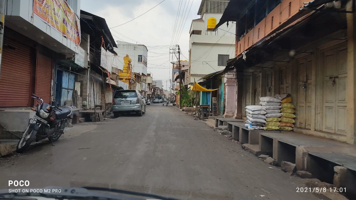 belagavi_news's tweet image. Lockdown Scenes from Hukkeri Taluk. A Seperate 10 Days Vigilante Lockdown was observed by Talukdars where essentials services were permitted to open from 6AM-10AM. 
Stay at Home, Don't Panic. 

#karnatakalockdown