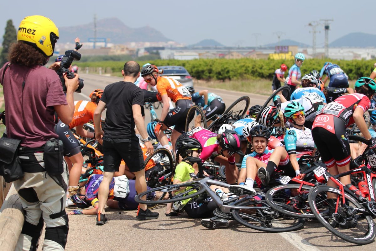 Dura caída. 

🤞 ¡Esperamos que estén todas bien!

🧡#VCVF21