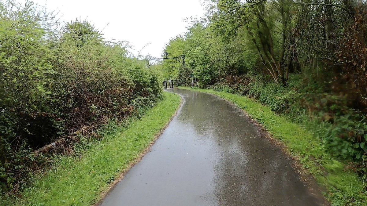 barriem's tweet photo. Wet day but nice ride on my @BromptonBicycle Superlight.👍Rotherham looks great 😊in the rain. https://t.co/UTJI2s3DlJ