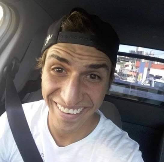 desafetuoso's tweet image. Prior: "Eu só pegaria a Juliette se fosse pra ganhar 2 milhões de seguidores"

O Prior // A Juliette