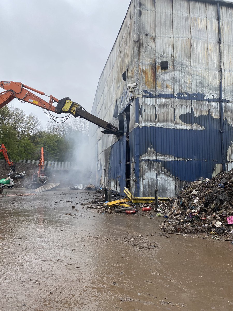 BW <a href="/SFRS_TelfordCtl/">Telford Station</a> back at the former Pink Slips site. Agencies working alongside The fire service are now starting to remove one side of the affected building to enable crew access