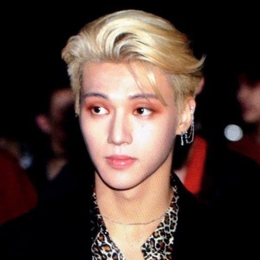   #WOOYOUNG blonde hair — a very much needed (and beautiful) thread