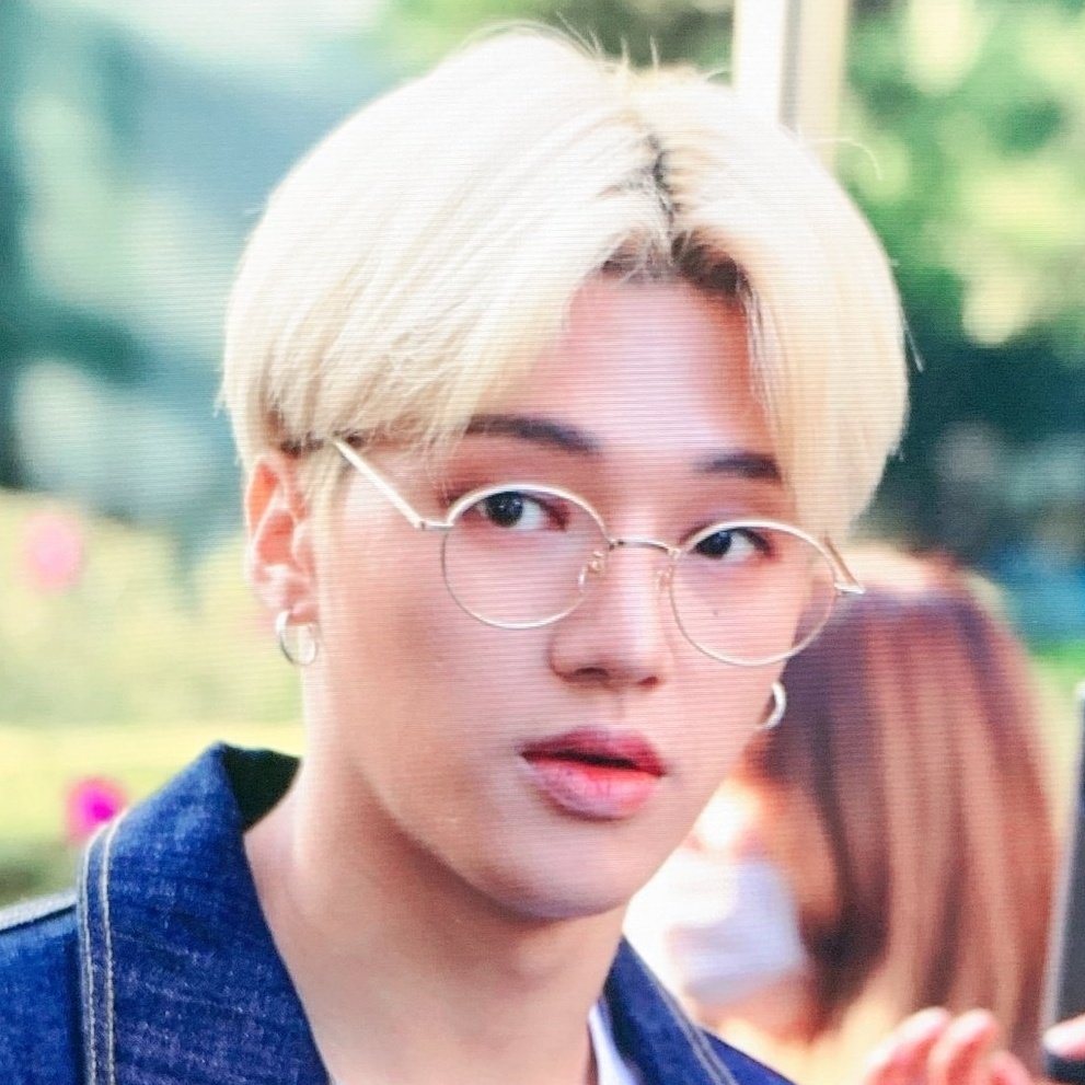  #WOOYOUNG blonde hair — a very much needed (and beautiful) thread