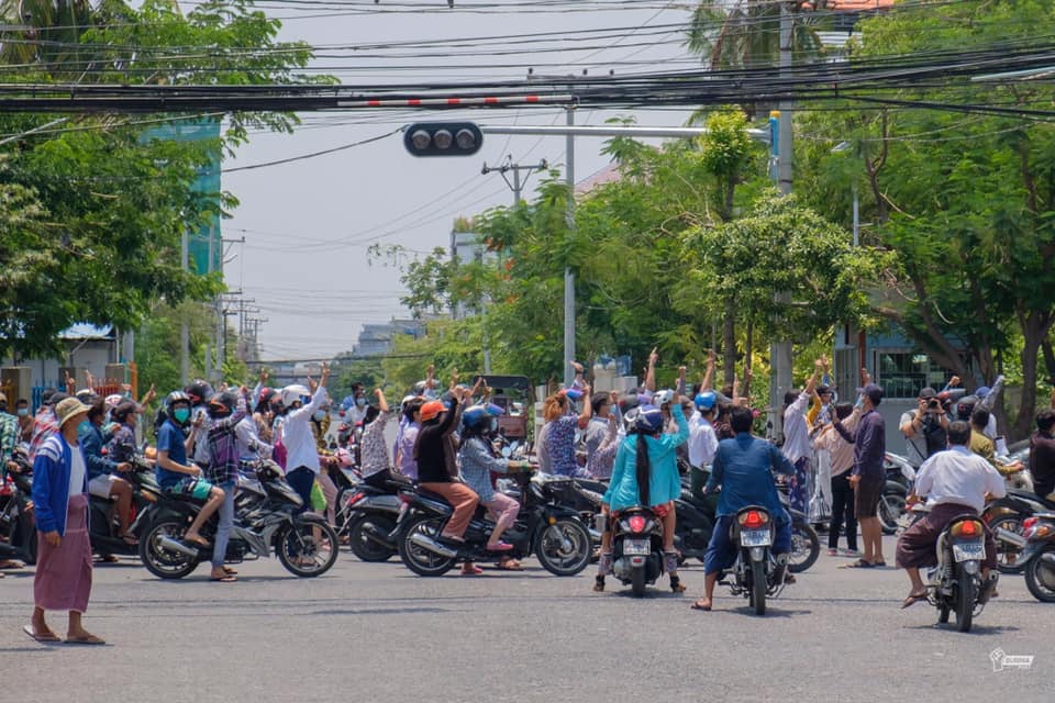 IrrawaddyNews's tweet photo. Health workers in Mandalay rallied against the military regime on Saturday. (Photo: Burma Post) #WhatsHappeningInMyanmar https://t.co/HUs12VQvlt