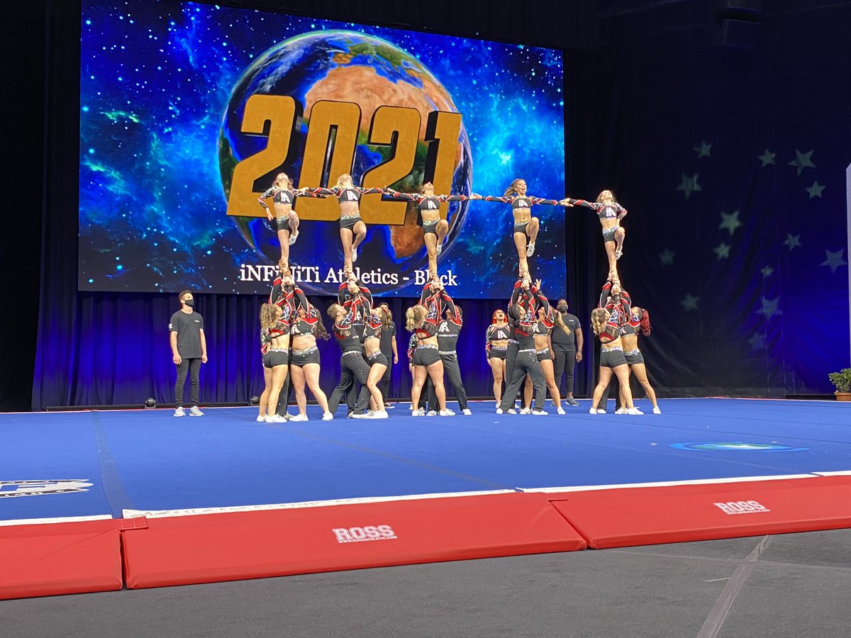 The_CheerWorlds's tweet photo. These Non-Tumbling teams know how to keep their crowd entertained, that’s for sure! #CheerWorlds2021 https://t.co/HVhbmo1Bfu