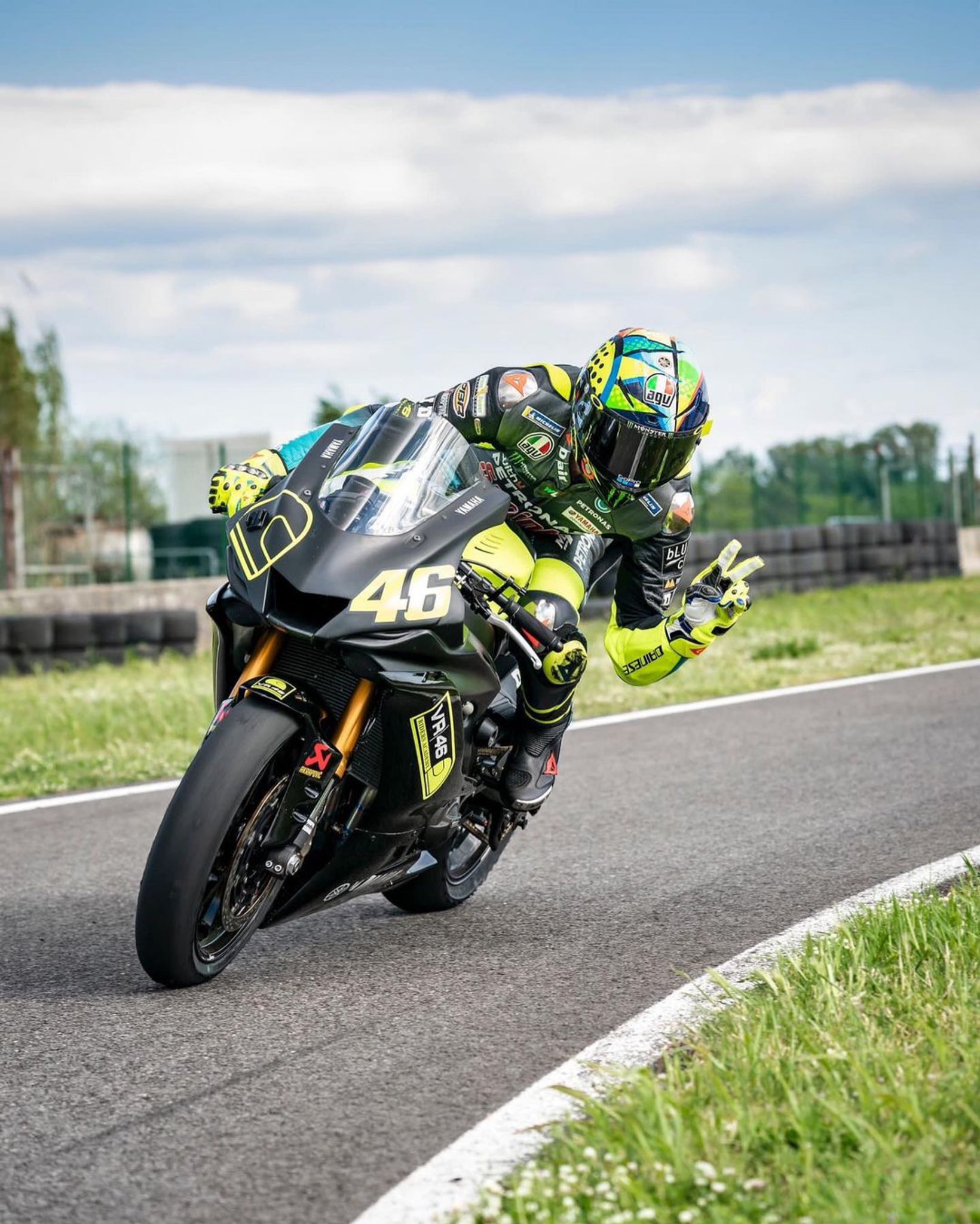 Valentino on sale rossi r6