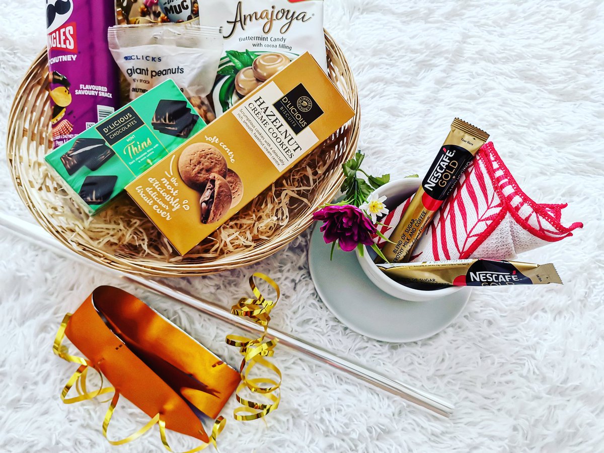 eats_nam's tweet photo. Mother's are like buttons they hold everything together. 💛🧡💛🧡

Mother's Day Gift Basket🎁
#allwrappedupandreadytogo 
#itsthethoughtthatcounts ❤️
#NamPampersandTreats https://t.co/Wa3m3CjeQb