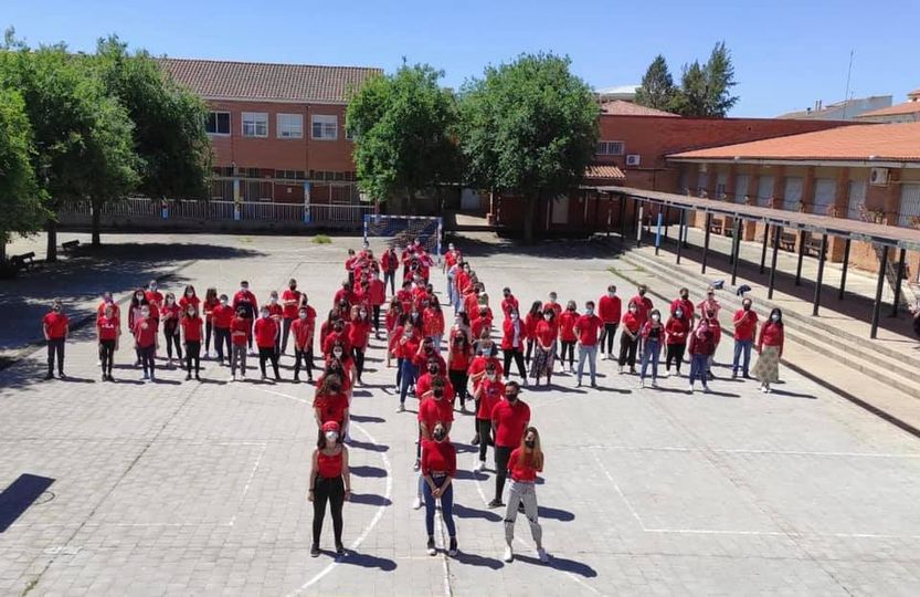 CruzRojaCordoba's tweet photo. #DiaMundialCruzRoja  
Qué menos que un poco de luz para dar las #gracias a todas esas personas que, día tras día, ilumináis las vidas de tantas otras❤. Ejemplos desde:
🔴 @baena_es 
🔴 @AytoHinojosa e IES Jerez y Caballero
🔴 Iglesia Santa Catalina #Pozoblanco
#WorldRedCrossDay https://t.co/kvDedjV9J3
