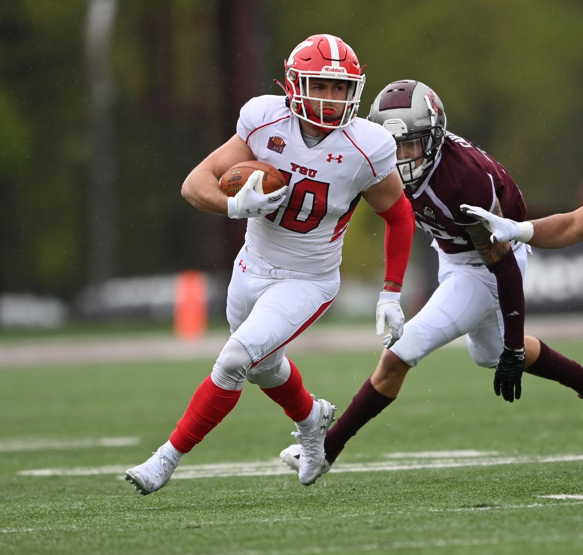 YSUsports's tweet photo. Congratulations, Jake! 🎓🐧🏈

@ysufootball 

#GuinsToGrads https://t.co/N9EUaF0nw3