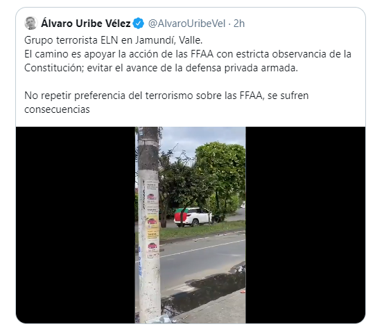 FabiolaPinacue's tweet photo. El expresidente Uribe decía que éramos del un grupo ilegal, resultó que las camionetas desde las cuales disparaban en Cali, eran vehículos oficiales con personas contratadas por la Policía para disparar sobre los manifestantes.
Fueron descubiertos por la Guardia Indígena https://t.co/x0Q1lawv5c