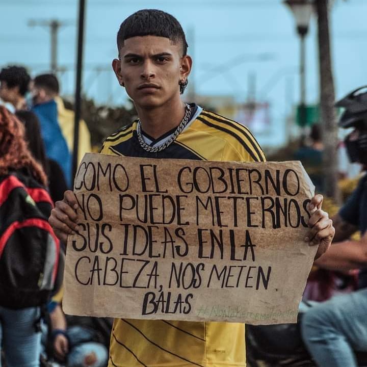 Marcela11204293's tweet photo. @HRI_ONG En nuestro país pedir justicia y un mejor porvenir, es sentenciarnos a muerte, nuestros jóvenes que luchan y sueñan con un mejor futuro son asesinados por un gobierno que se vuelve dictadura. #NosEstanMantando https://t.co/PYMiHtaY7T