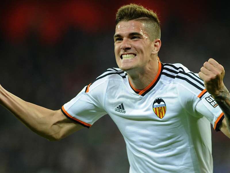 Player Profile:Rodrigo De Paul started off his career at Racing Club in Argentina and then moved to Spanish side Valencia in 2014. He actually started as a Left Winger before moving into more of a central role at midfield when he joined Italian side Udinese in 2016