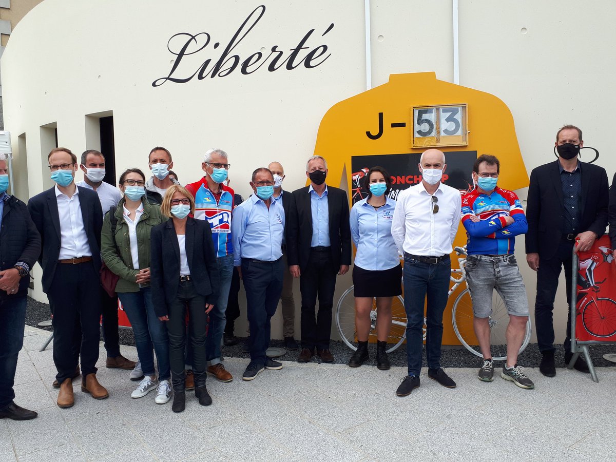 icimayenne's tweet photo. Mobilisation à #BonchampLesLaval #TourDeFrance #Jmoins53 https://t.co/6JDANKpIvl