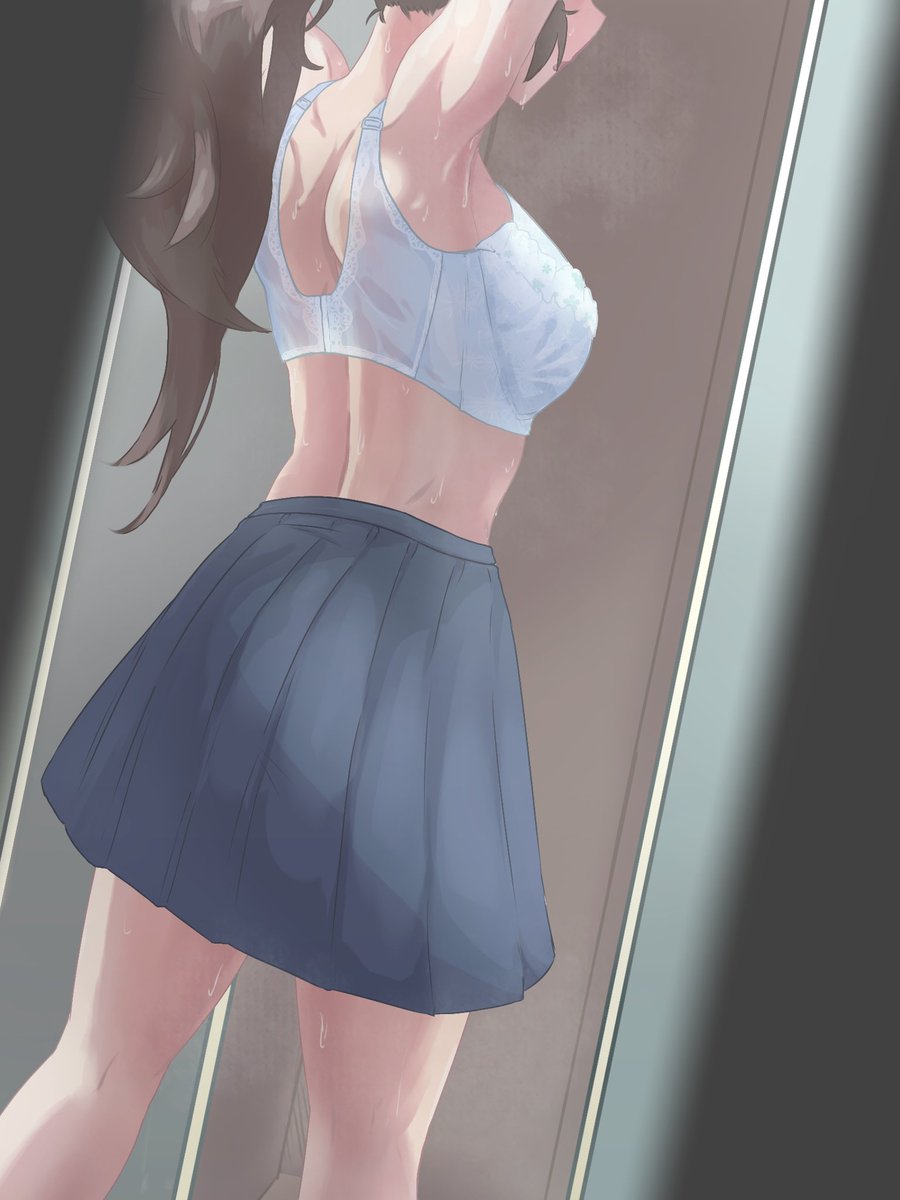 隣のクラスの蓮度とかいう女子は背筋がヤベーらしい 