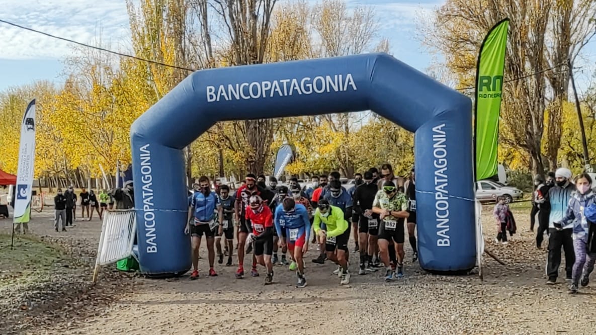 CANAL10ok's tweet photo. #Noticias10 - #Cipolletti |🏃‍♂️ Se realizó el #Duatlon por la #FiestaNacionalDeLaActividad Física, en la #IslaJordan. https://t.co/k0paMqa5hY