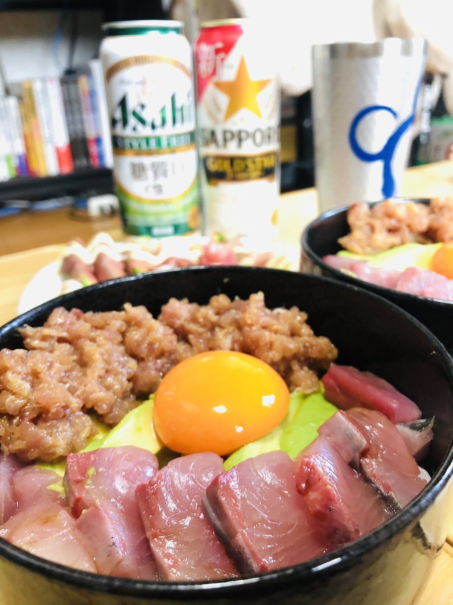 36volleyball's tweet photo. ここいらでコロナ禍の彼さん飯ベスト４を投稿させてください。

☑ツバス丼🐟
ナメロウ＋卵黄＋アボカド

☑溶岩チキン南蛮🐓
サラダ＋ポテサラ＋卵スープ

☑ドレスドオムライス🍳
キノコたっぷりデミグラスソース

☑チャーハン👲🏼
白味たま＋卵スープ

…👰🏻‍♀️？？ https://t.co/P8iD9Q1eFW