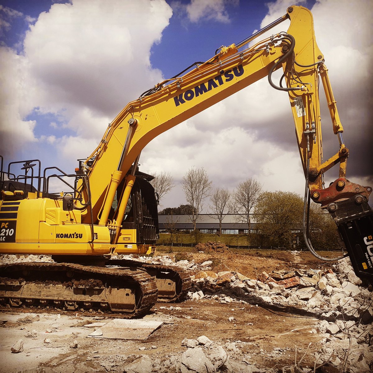 AlexAlcock5's tweet photo. JCB Breakers don't just fit JCB'S! Any make any model just #callAlex Tel:- 07768460945 
3 Years warranty, Auto Greaser, moil point, hoses and free gassing kit! 
Thank you Galebest for the business 🇬🇧 happy Hammering James #JCBFamily #JCB #TCHJCB #jcbbreakers #Galebest https://t.co/oR5ljvy1UZ