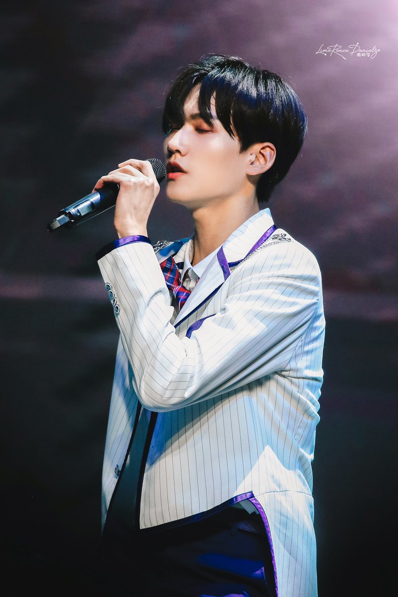 191212 成团发布会

行至朝雾里 坠入暮云间 与星辉一同为你沉迷

#周柯宇 #ZhouKeyu #โจวเคออวี่