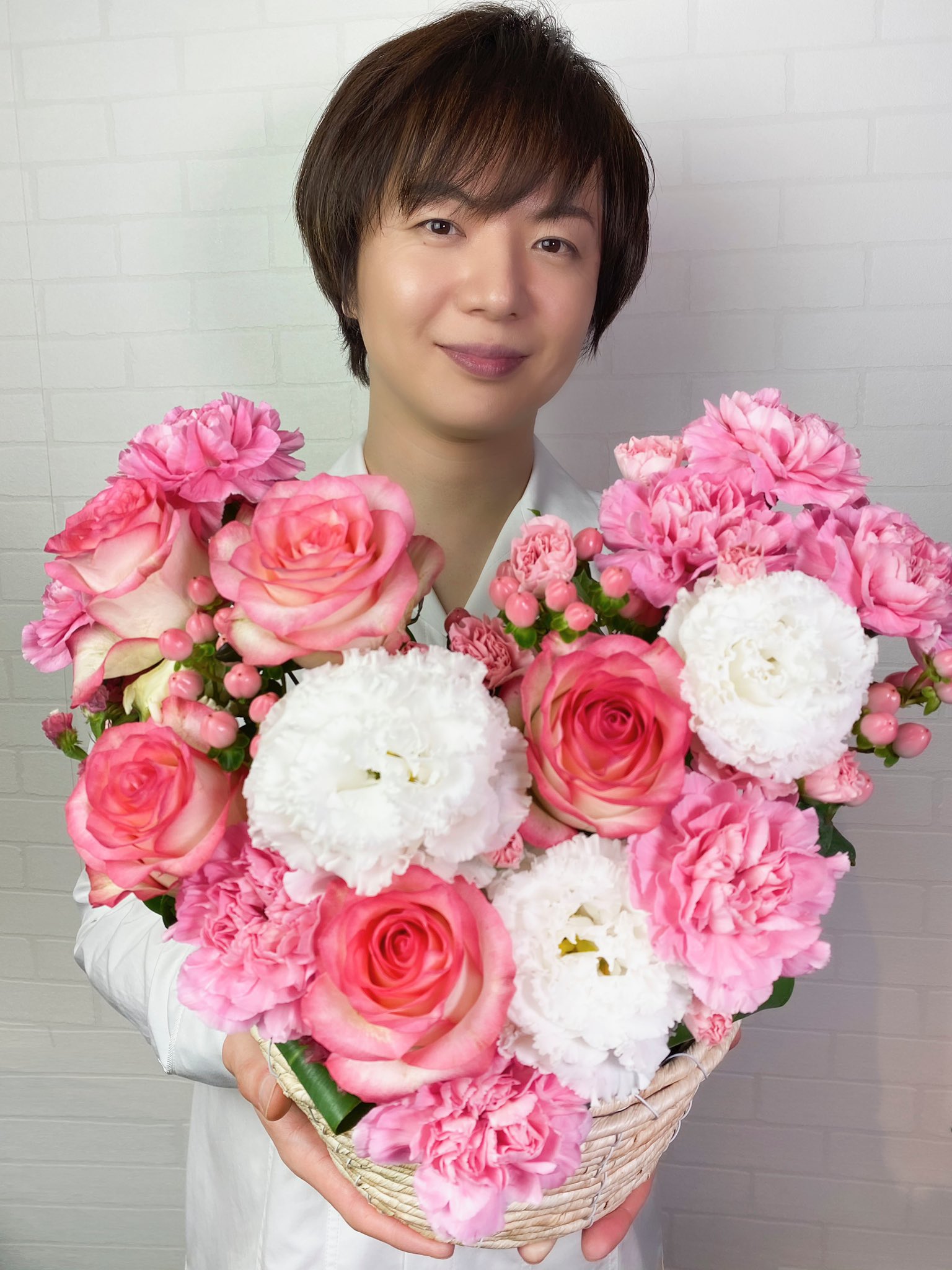 竹島宏スタッフ 公式 ハートの花 ハッピーな花が届きました 薔薇ピンク色の花言葉は 感銘 ひろネットの皆さんとはいつも ビックハートで繋がってます 今日も１日お疲れ様でした ひろネット 花便り 花言葉 花 花を贈ろう ビック ハート
