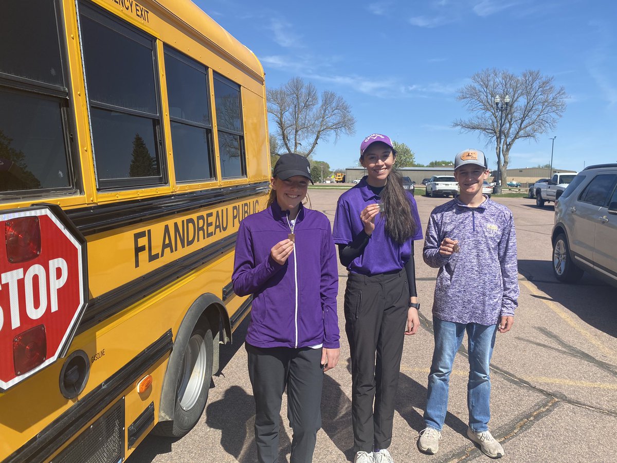 FlierGolf's tweet photo. Yesterday, Flier varsity golfers went to Beresford for the BEC! It was a beautiful day for golf. Keva finished 2nd with an 85, Tori 11th with a 105, Dylan 15th with a 99. Great work everyone! https://t.co/oFCIhxSCKb