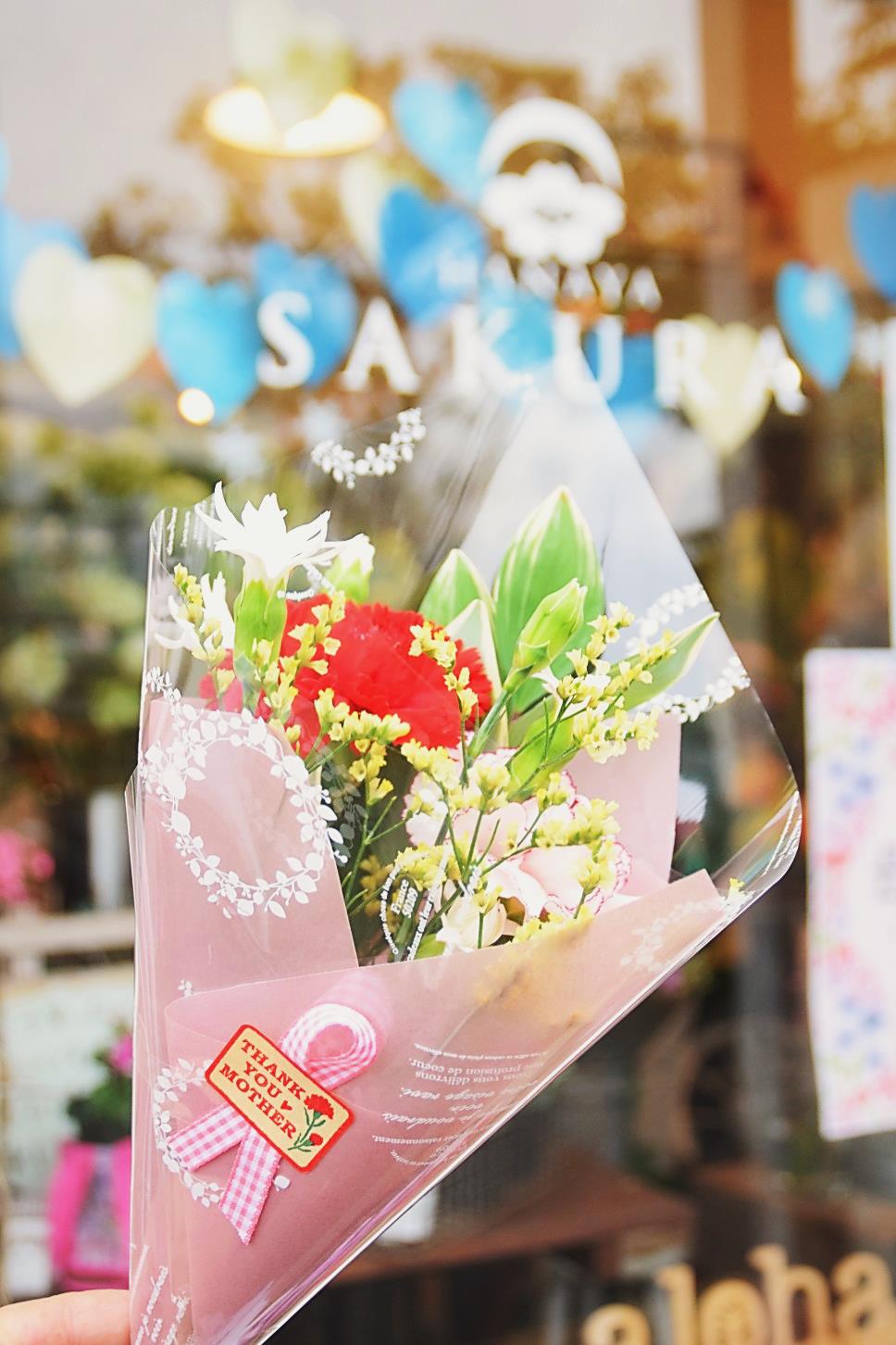 関鉄レールファンclub 公式 Al Twitter 明日は母の日 母さん 僕のあの帽子 どうしたんでせうね ええ 佐貫から竜ヶ崎へ行く道で 入地駅で軌条に落としたあの麦わら帽子ですよ Mama Do You Remember 母さん 母の日なので 大船駅西口前の花屋 Sakura で赤い