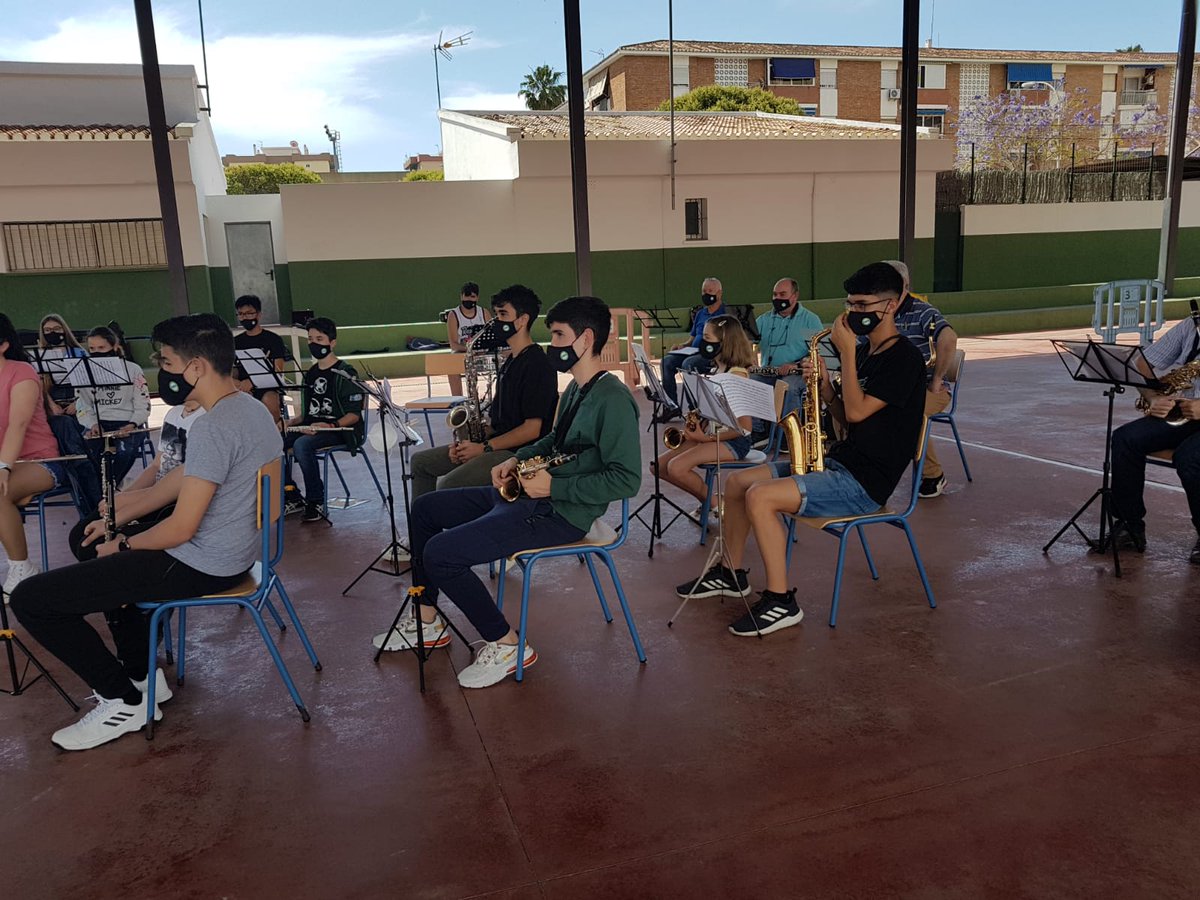 Hoy hemos retomado los ensayos de nuestra Banda de música de <a href="/AMASinfonica/">Asociacion Musical Andalucia</a>
Con todos los protocolos de seguridad, gracias a la subvención recibida por <a href="/diputacionMLG/">Diputación de Málaga</a>
Mascarillas, geles, temperatura, PCR y test de antígenos para nuestros músicos
Podemos hacer una #cultura_segura