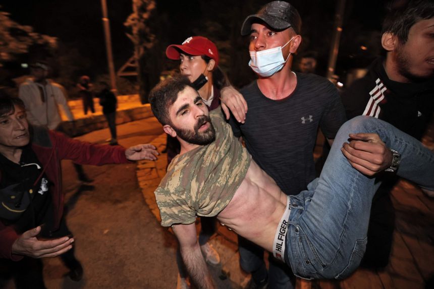 THREAD: Last night, Israeli forces terrorized thousands of Palestinian worshipers, unleashing tear gas, rubber-coated steel bullets and stun grenades inside Al Aqsa Mosque. Over 200 Palestinians were injured, including 88 who were hospitalized. One Palestinian lost an eye.