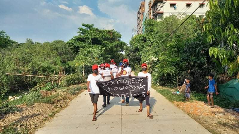 NaingSitThway's tweet photo. Protesters Against Military Coup in #NorthDagon #May8Coup #WeSupportNUG #WhatsHappeninglnMyanmar https://t.co/0Y1WsvTRhn