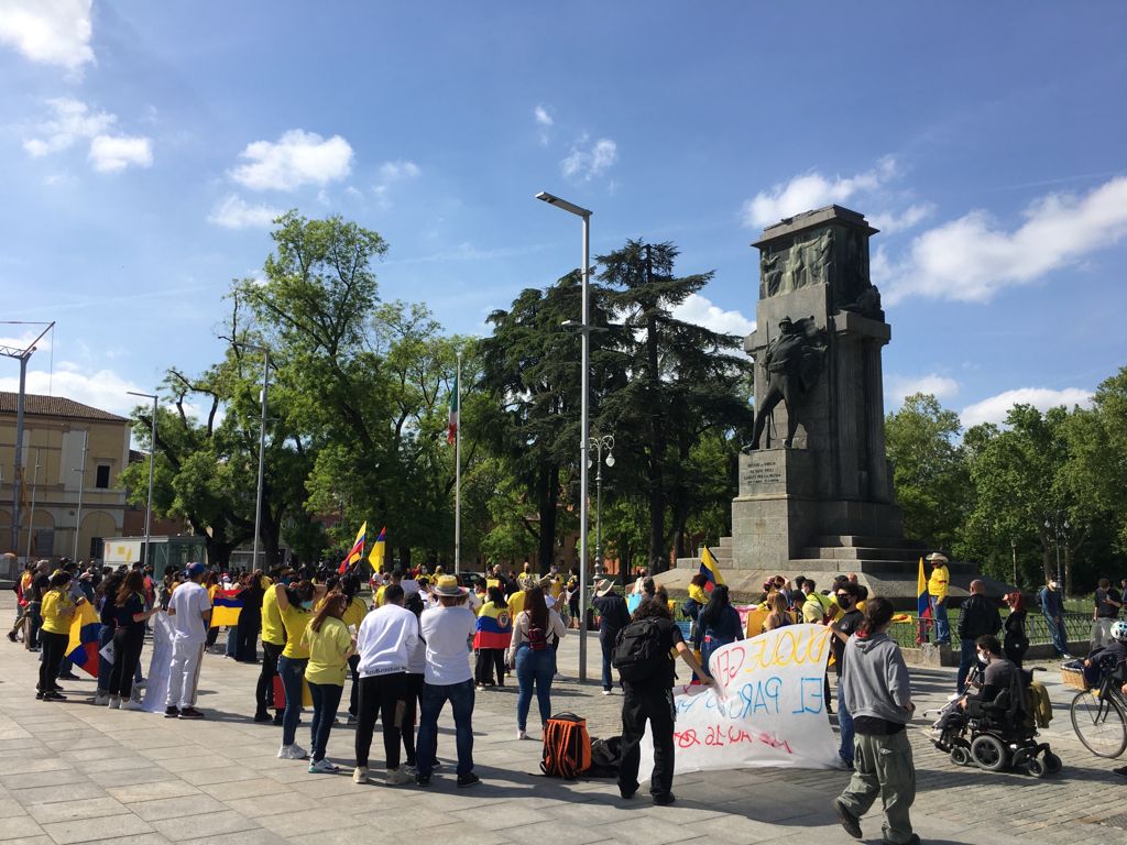 LabAq16's tweet image. A fianco dei colombiani della nostra città contro il massacro neoliberale!
#DuqueAsesino #SomosColombia