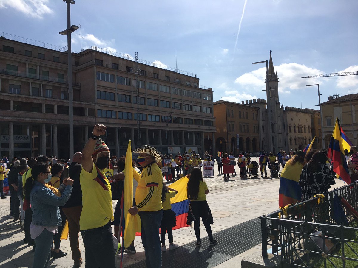 LabAq16's tweet image. A fianco dei colombiani della nostra città contro il massacro neoliberale!
#DuqueAsesino #SomosColombia