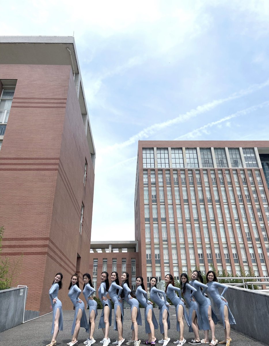 你们觉得这里面谁最骚 #母狗 #骚货 #舞蹈生 #婊子 #舞蹈鞋 #反差