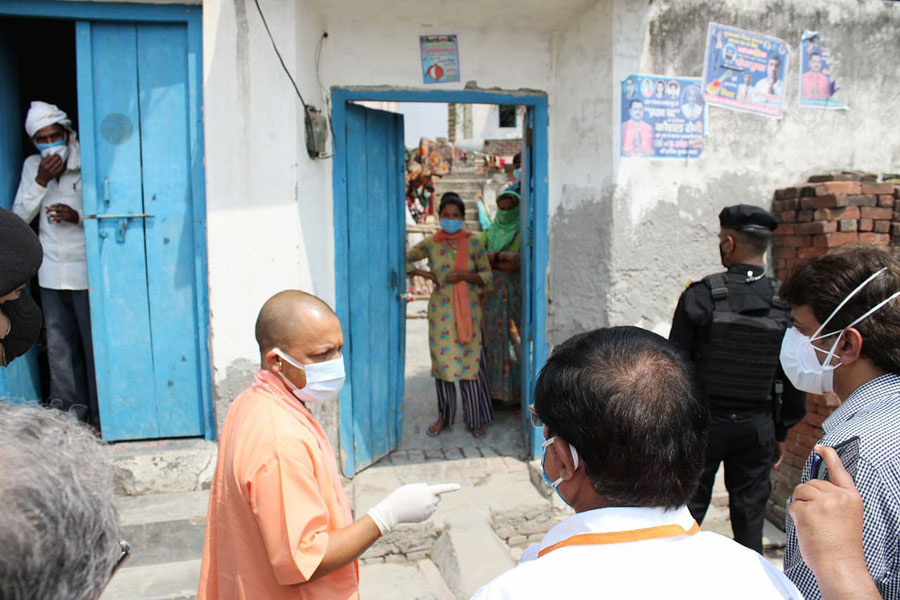 myogiadityanath's tweet photo. प्रत्येक प्रदेशवासी की स्वास्थ्य सुरक्षा के लिए प्रदेश सरकार कृतसंकल्पित है एवं प्रत्येक स्तर पर आपके साथ खड़ी है।

दवाई से लेकर हर आवश्यकता की पूर्ति के लिए हम प्रतिबद्ध हैं।

विश्वास रखें,

कोरोना हारेगा और हम सभी अवश्य जीतेंगे... https://t.co/qL8zL7c05U