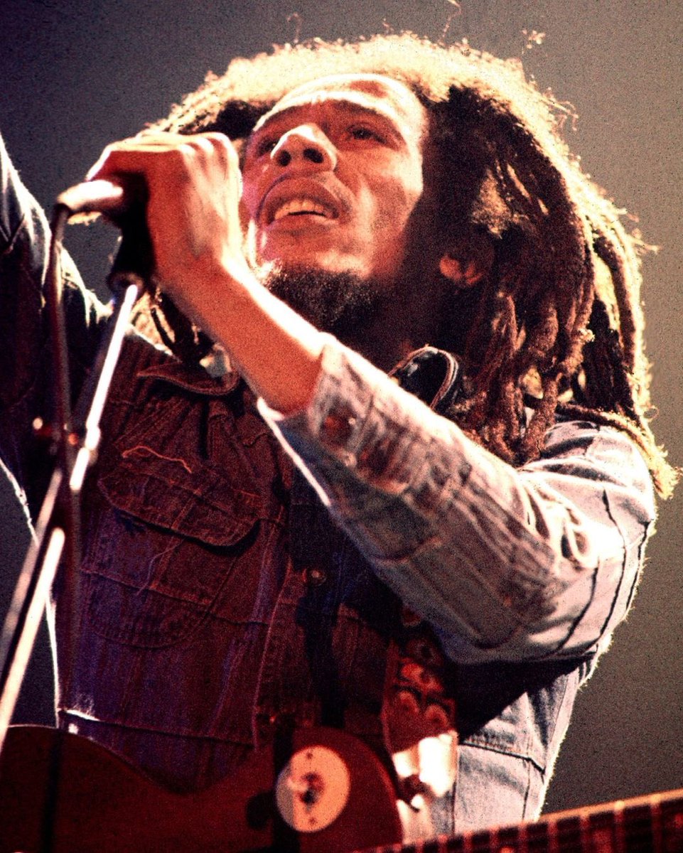 “Oh let JAH moon come shining in,
Into our life again.” #TurnYourLightsDownLow #bobmarley

📷 by #AdrianBoot
© Fifty-Six Hope Road Music Ltd.