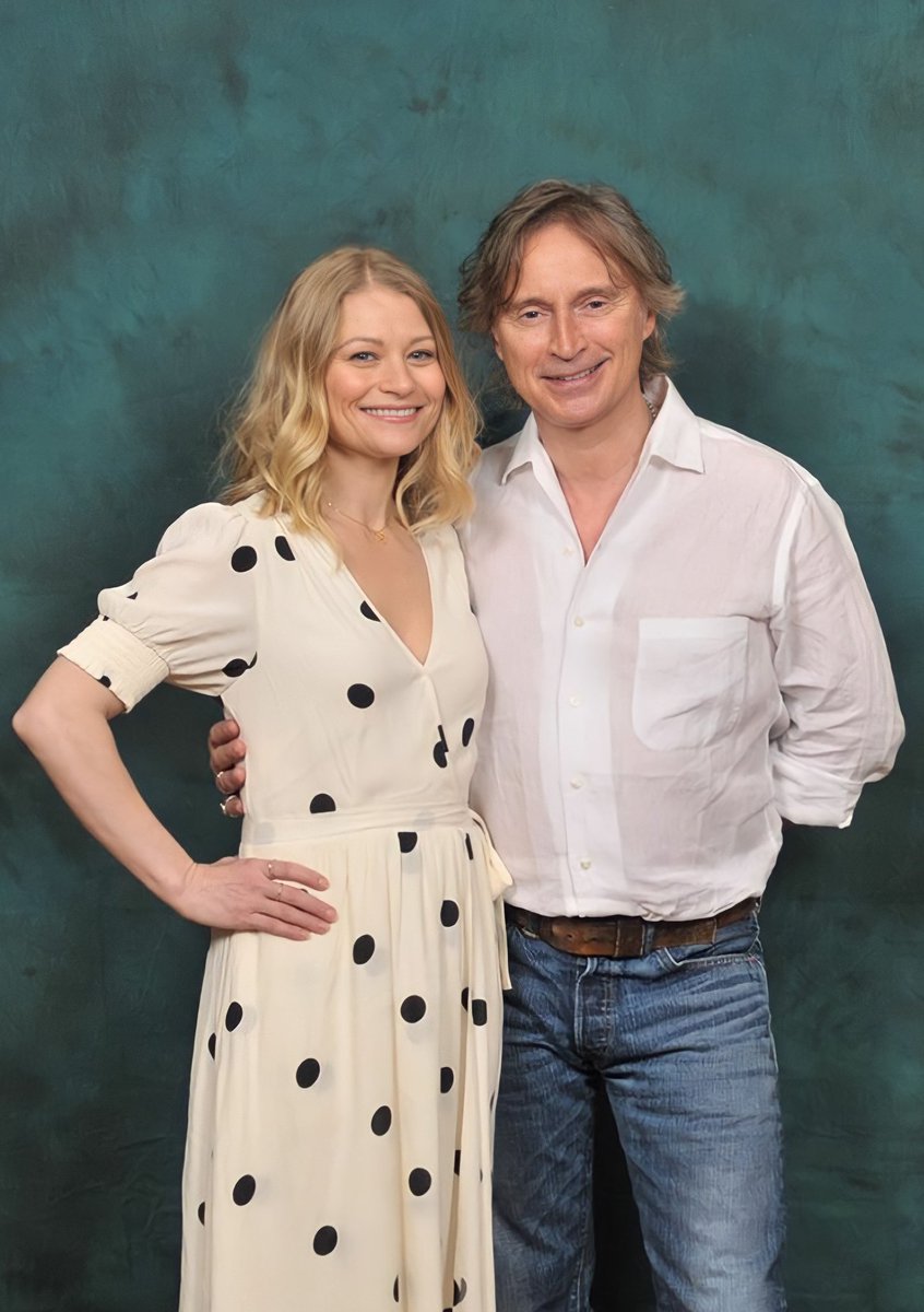 AlliCamAllison's tweet photo. #TBT Three years ago...in France #THEC2 @robertcarlyle_ @emiliederavin https://t.co/SusTAFf9Id