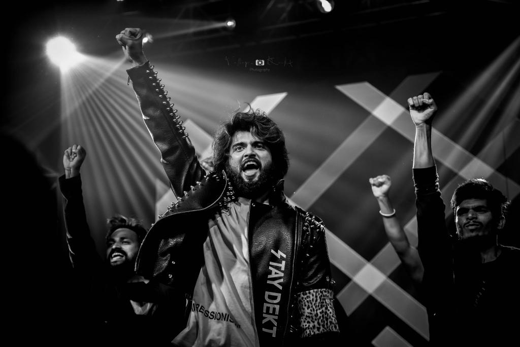 _TheDeverakonda's tweet photo. Wishing a great happy returns of the day youth rockstar and one and only rowdy @TheDeverakonda ❤❤❤❤ #HBDVijayDeverakonda #rowdytrends #thedeverakonda @ananddeverkonda https://t.co/F0jvLCM3Lf