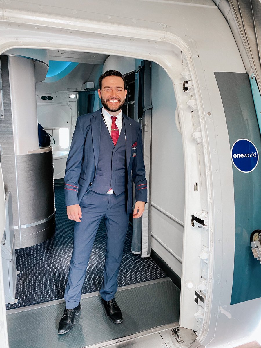 JetSetSimmer's tweet image. Takin’ this moment in between flights to show y’all how fly we flying today. First trip back &amp;amp; I’m working on the Dreamliner the whole way ✨🛫 Welcome Aboard!