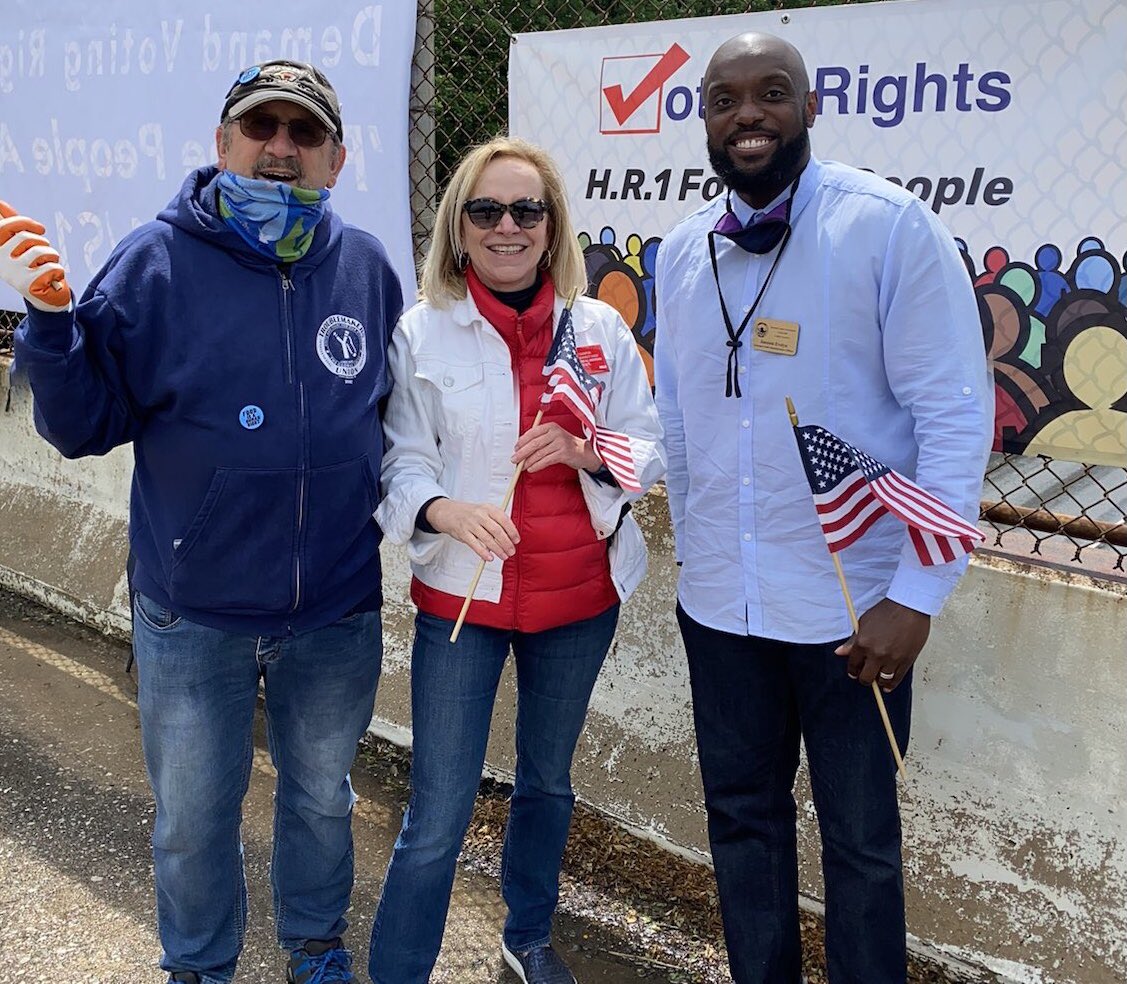 IndivisibleHoCo's tweet photo. Making Good Trouble Today in HoCo to Protect Voting Rights... #JohnLewisActionDay #ForThePeopleAct Sandhill Road Overpass I-70 Till 4pm... JOIN US! https://t.co/nxw5oV2bsz