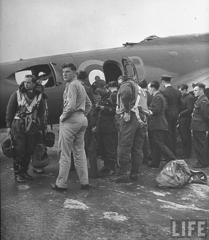 Under the covert instruction of the US Army Air Corps' officers, 90 Squadron's crews were converted to the new bomber. While training at high-altitude, they also had to contend with a major shift from the usual sorties they'd been used to. The B-17 would be bombing by day. 4/15
